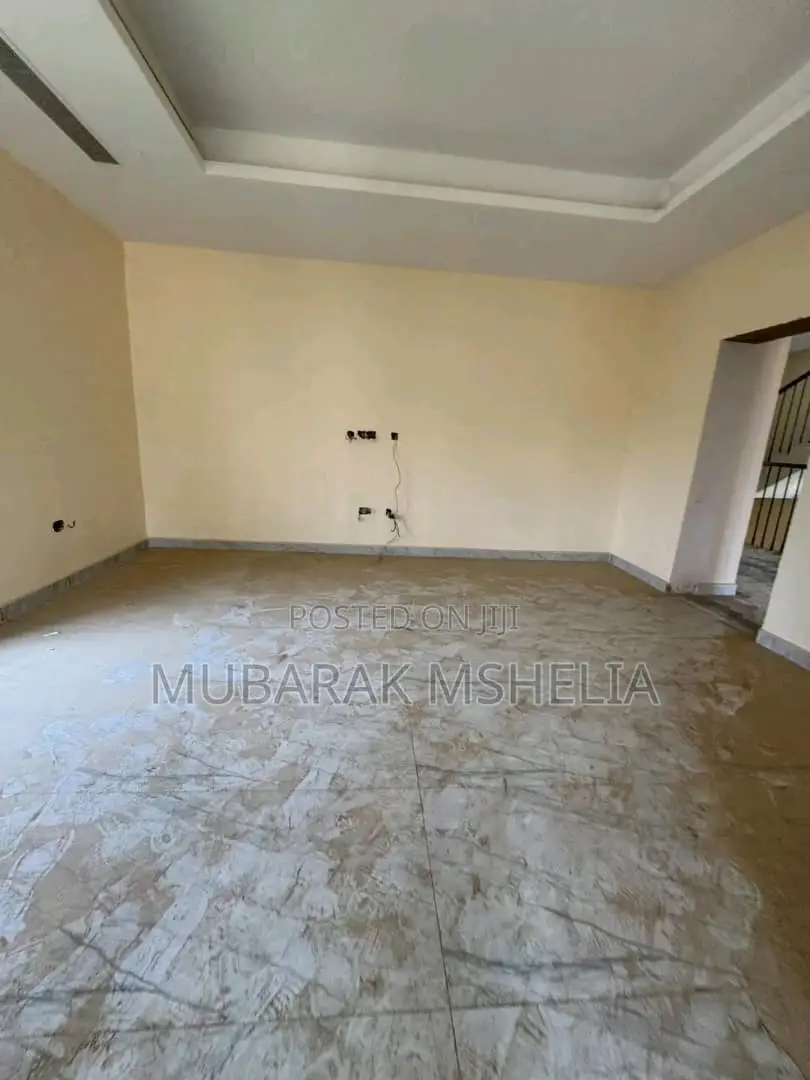 5bdrm Duplex in Mabushi for sale