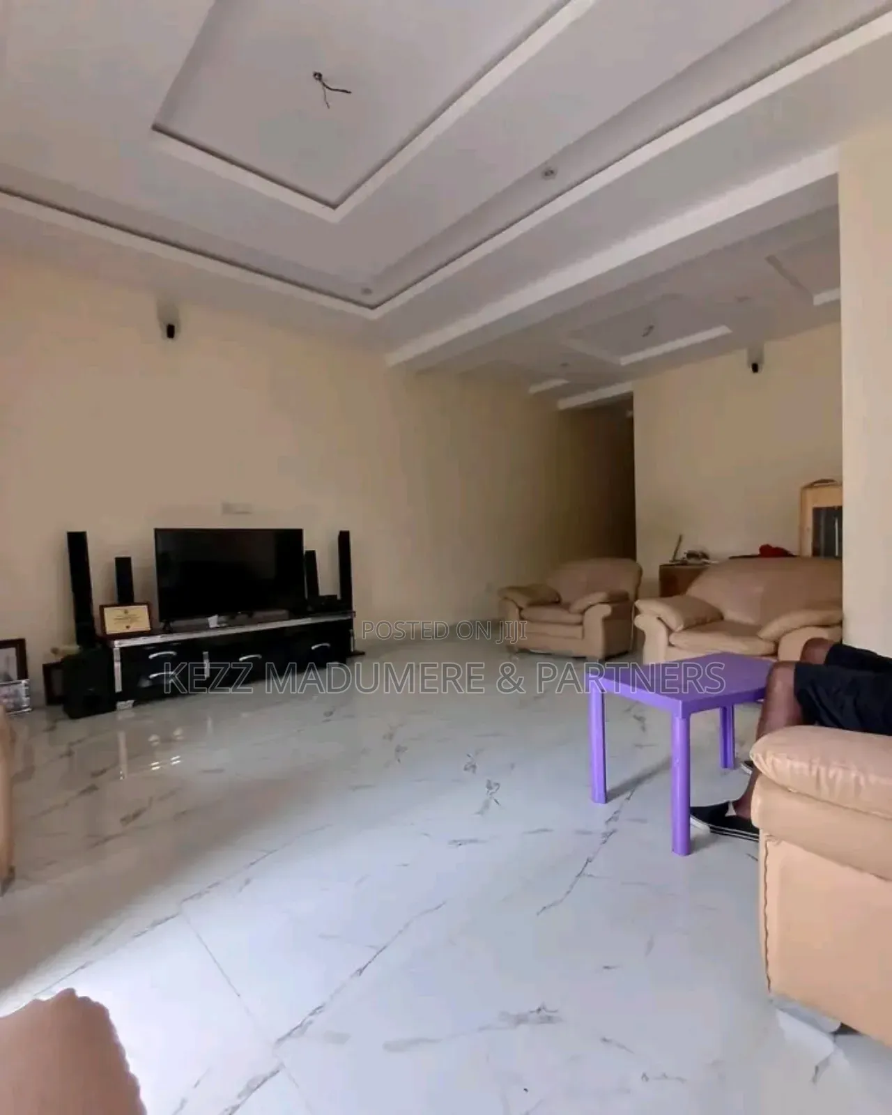 8bdrm Duplex in Farm Road 2, Eliozu for sale