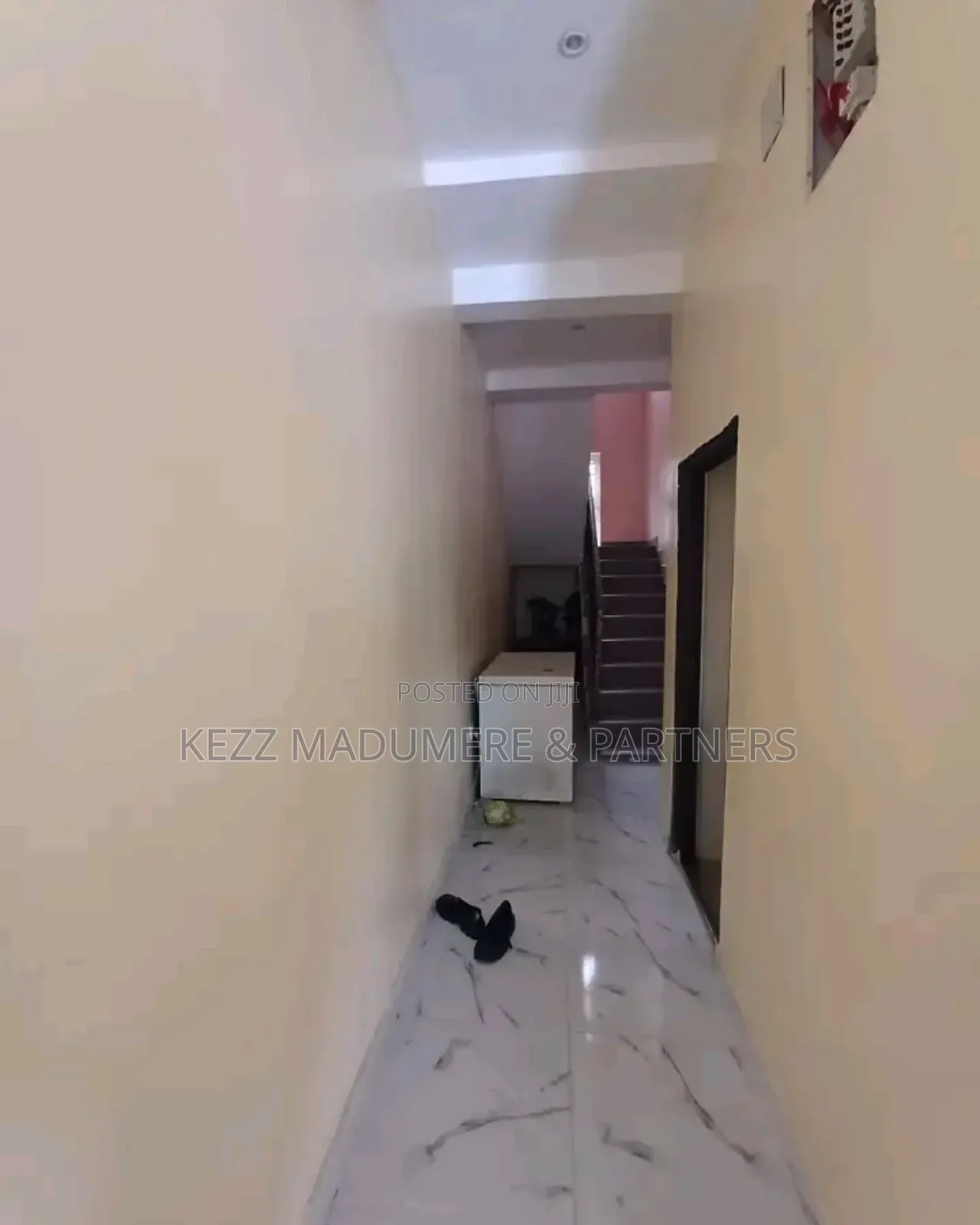 8bdrm Duplex in Farm Road 2, Eliozu for sale