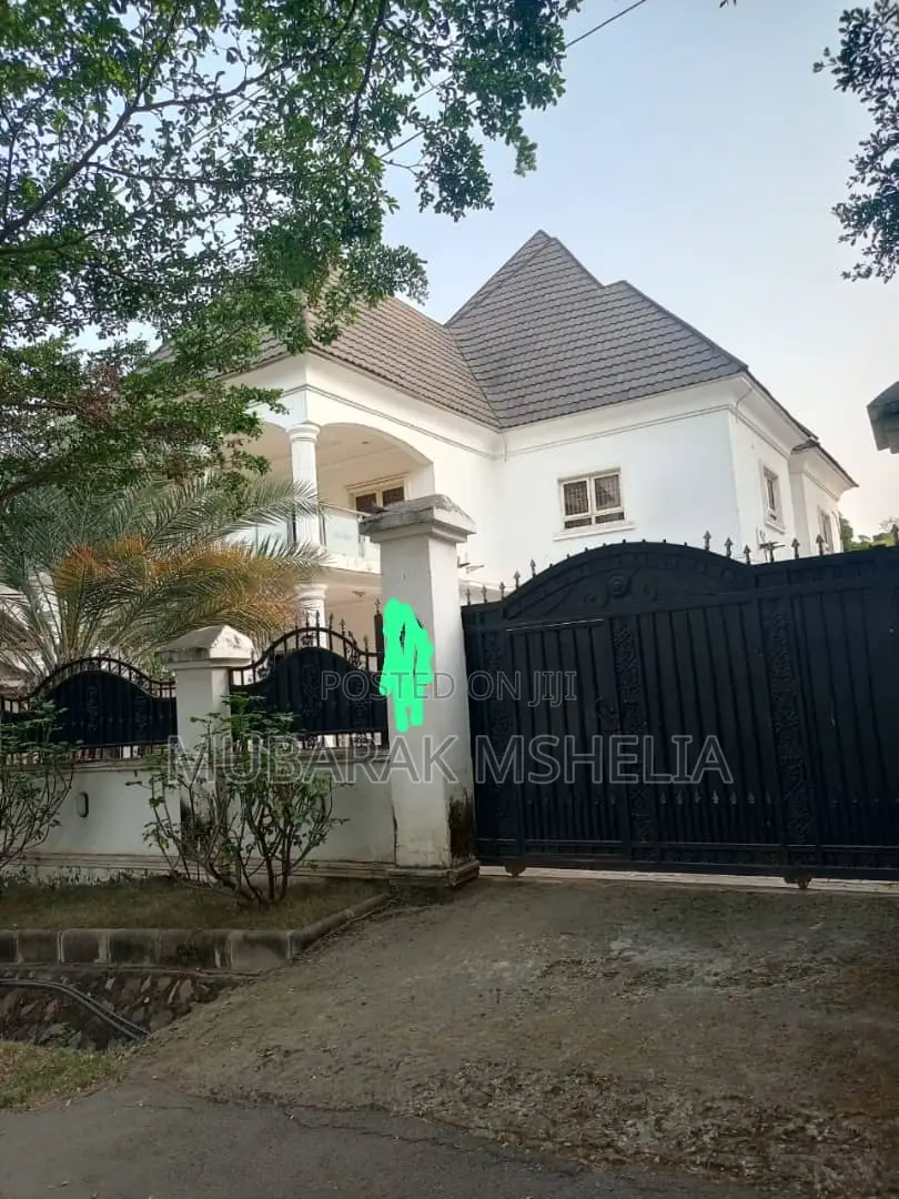 4bdrm Duplex in Gwarinpa for sale