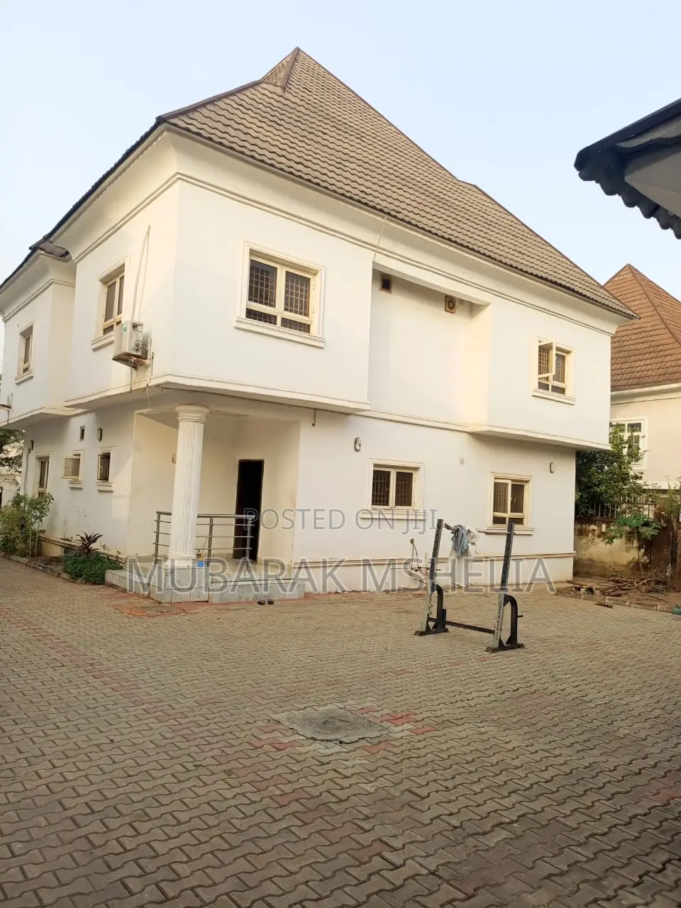 4bdrm Duplex in Gwarinpa for sale