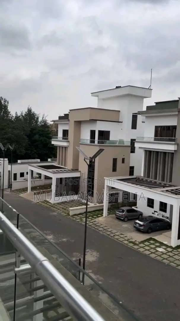 6bdrm Duplex in Mabushi for sale