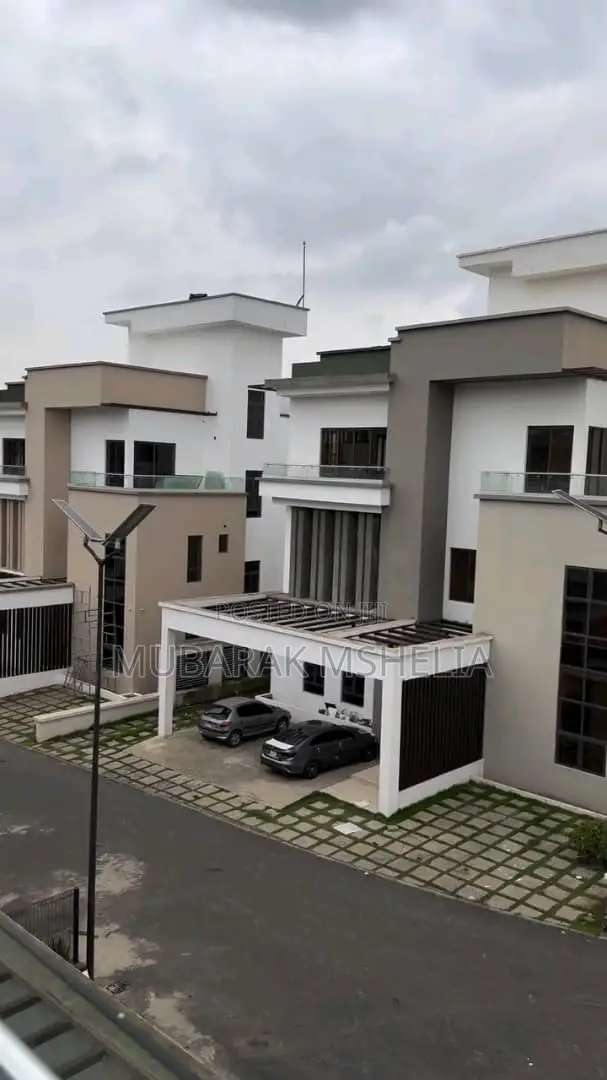 6bdrm Duplex in Mabushi for sale