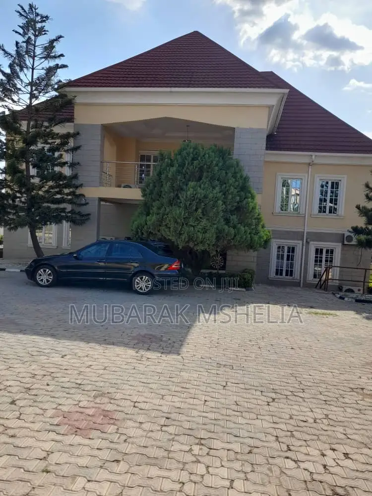 7bdrm Duplex in Asokoro for sale