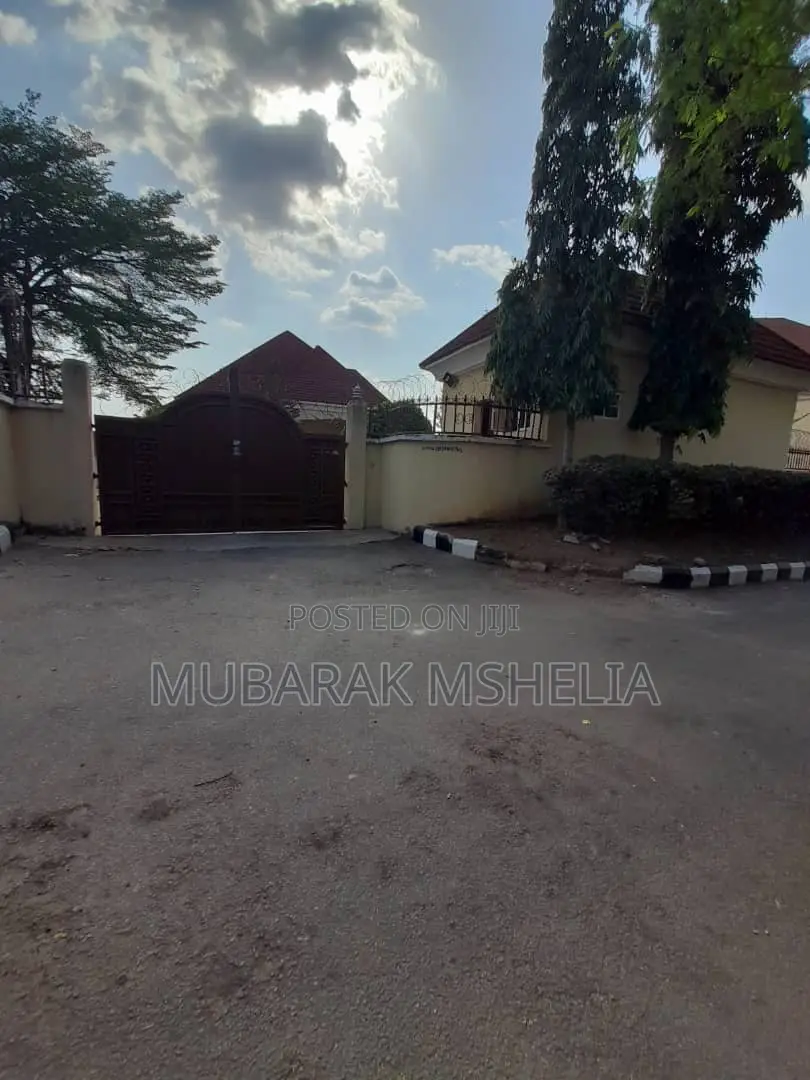 7bdrm Duplex in Asokoro for sale