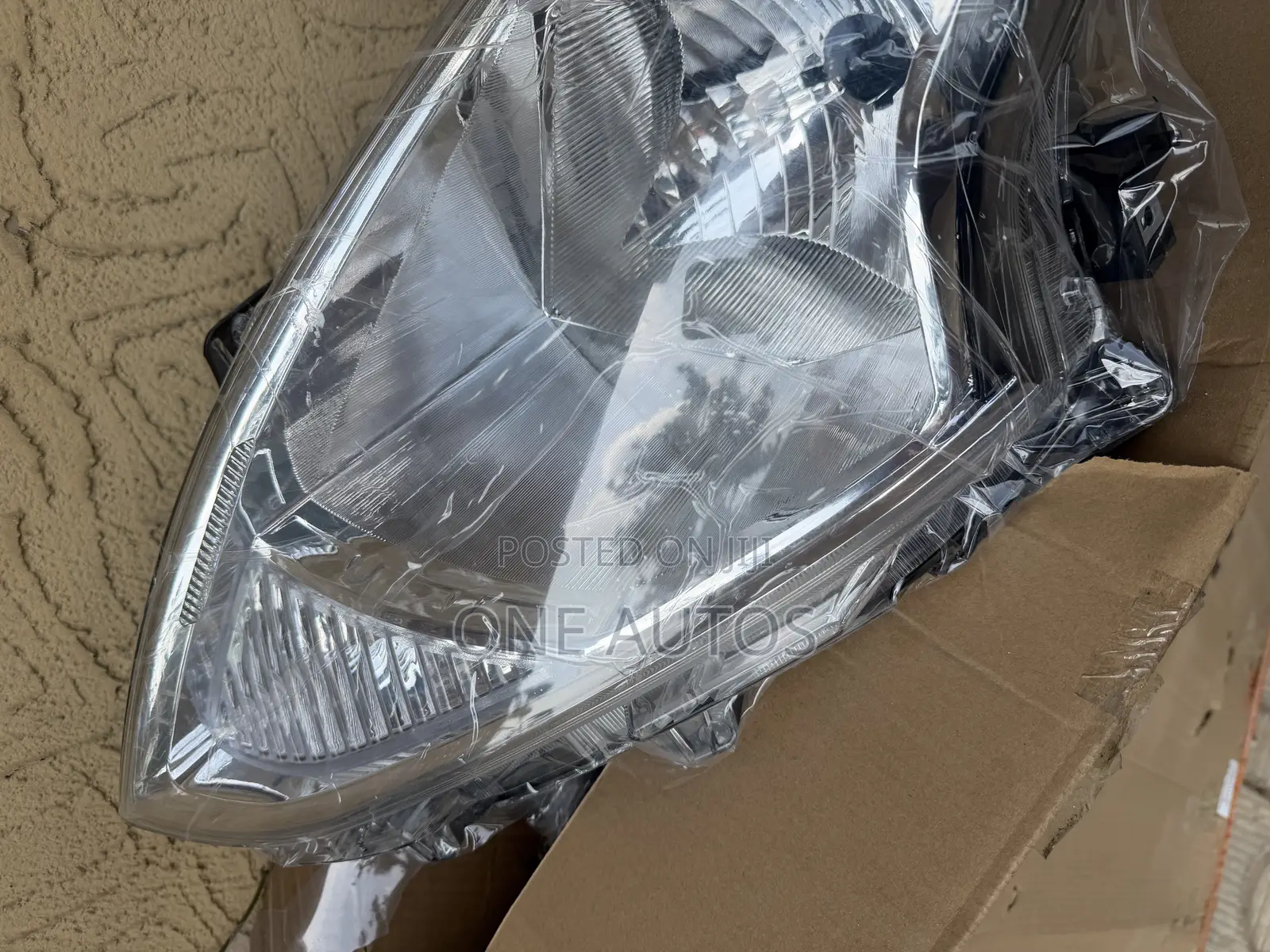 Nissan Almera Headlamp