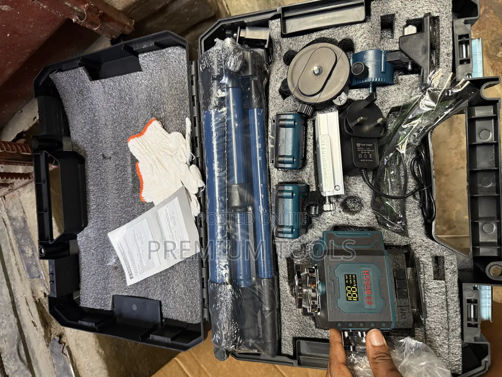 Generic 16 Lines Green Laser Level With a Tripod Stand and Accessories