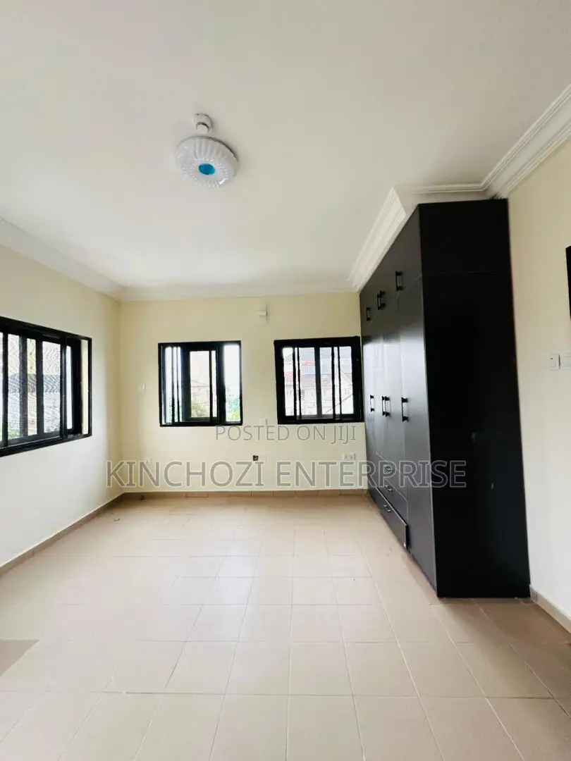 2bdrm Apartment in Lekki Phase 1 for rent