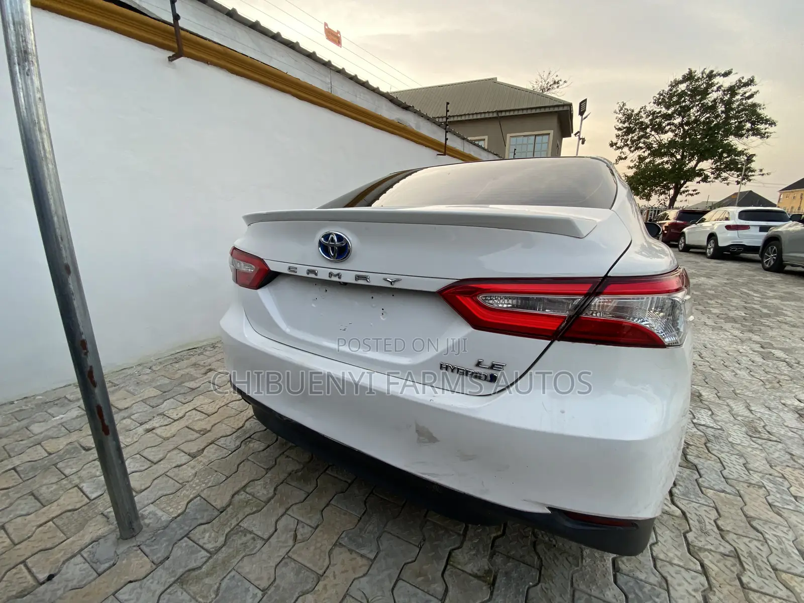 Toyota Camry LE (2.5L 4cyl 8A) 2019 White