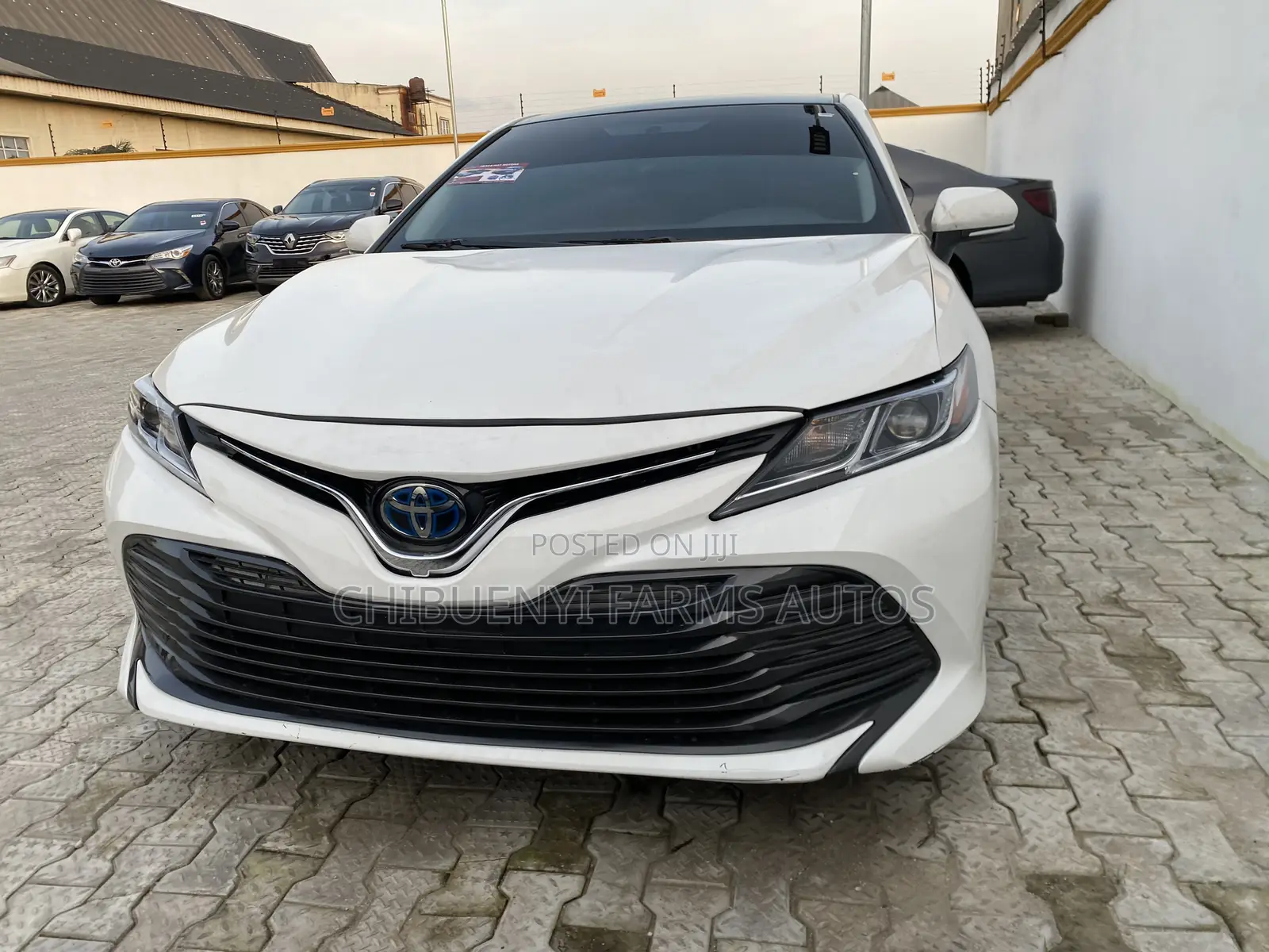 Toyota Camry LE (2.5L 4cyl 8A) 2019 White