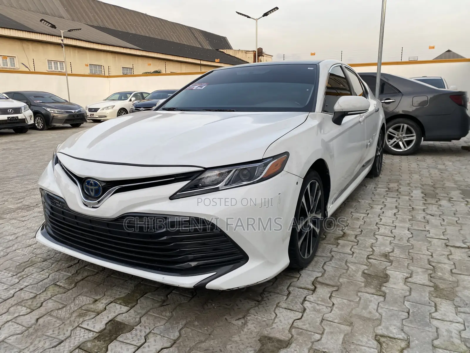 Toyota Camry LE (2.5L 4cyl 8A) 2019 White