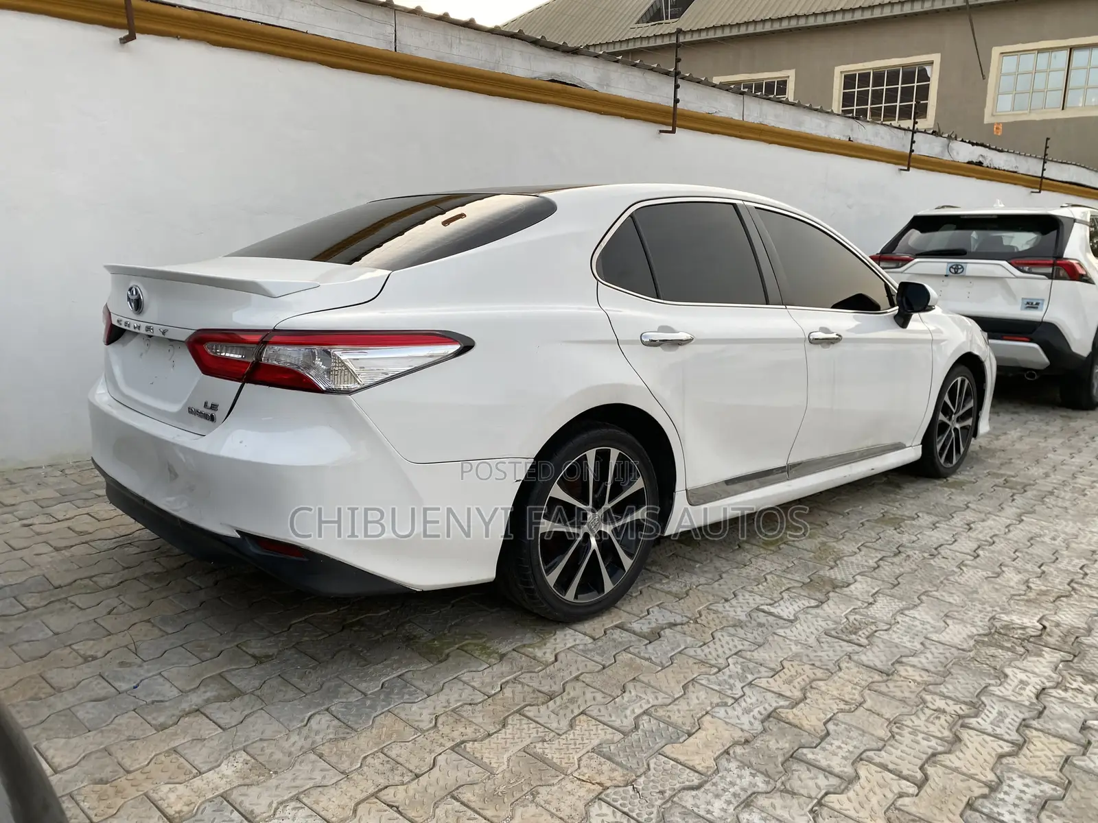 Toyota Camry LE (2.5L 4cyl 8A) 2019 White