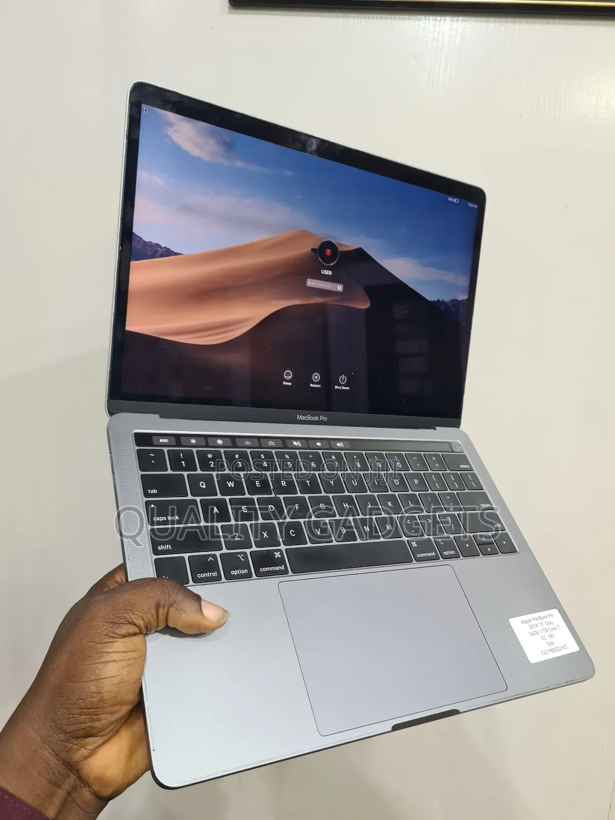 New Laptop Apple MacBook Pro 2018 16GB Intel Core I7 SSD 1T