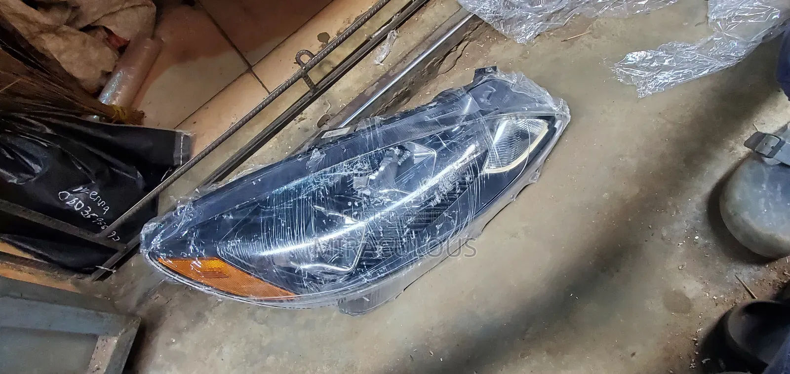 Headlight Ford Escape 2020 Model