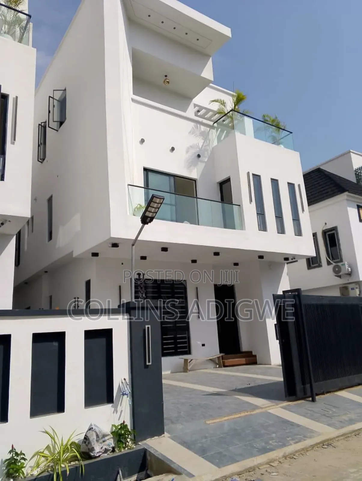 5bdrm Duplex in Ikota G.R.A for sale