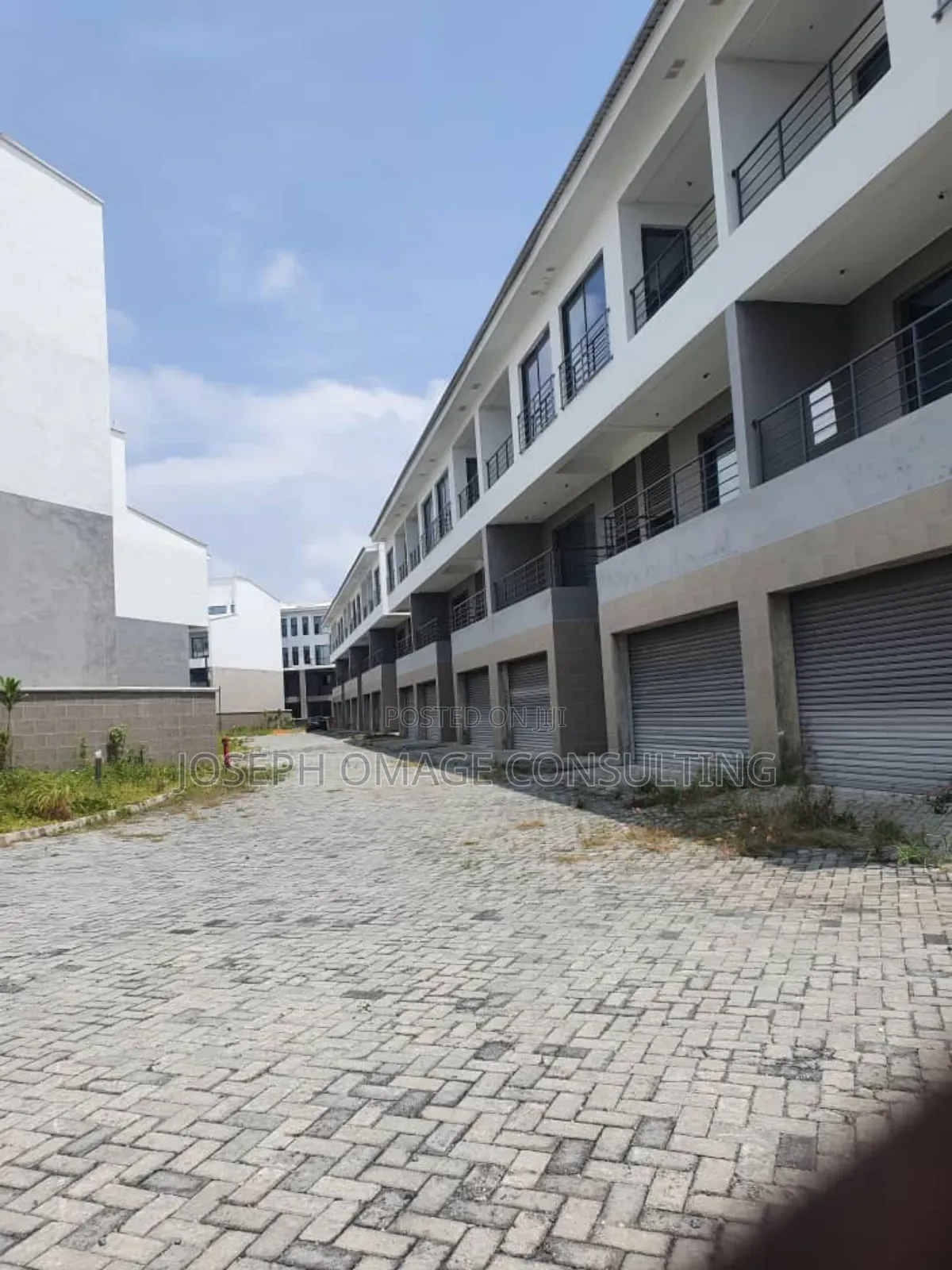 4bdrm Townhouse/Terrace in Twin Lakes, Chevron for sale