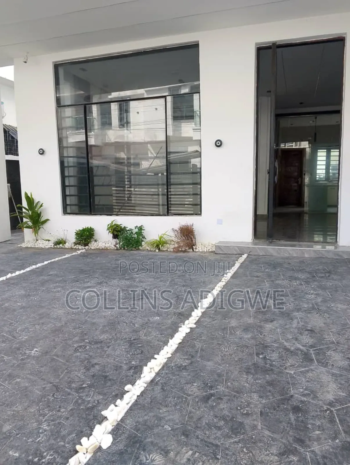 4bdrm Duplex in Ikota Gra for sale