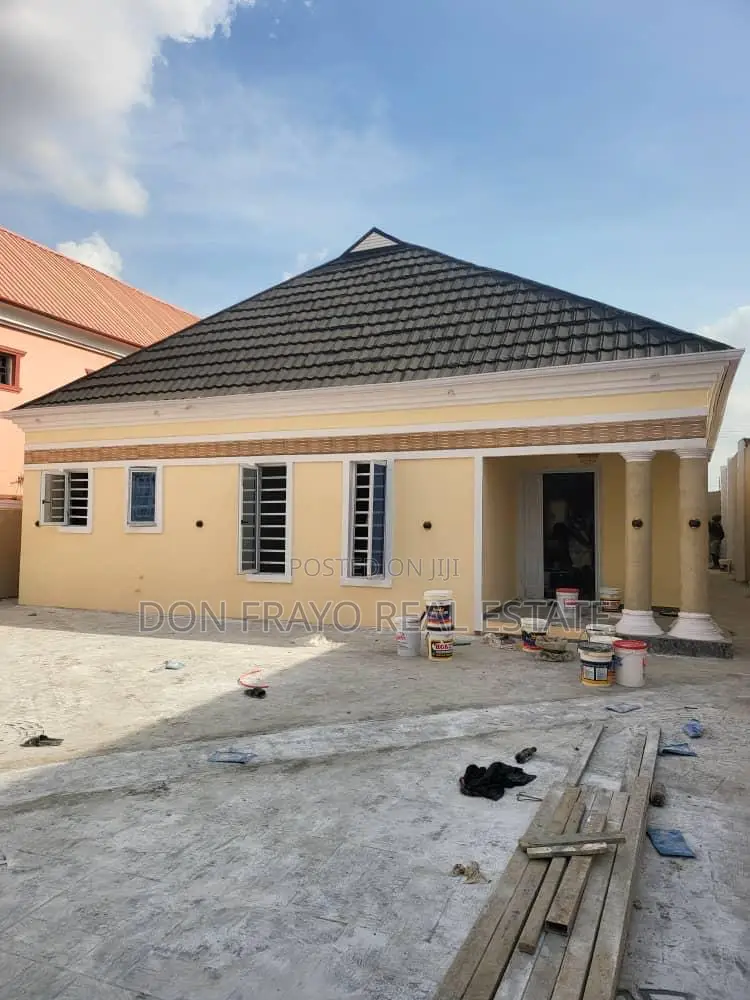 3bdrm Bungalow in Elebu Estate, Akala Express for sale