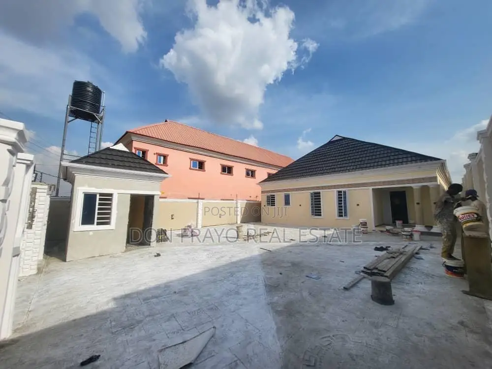 3bdrm Bungalow in Elebu Estate, Akala Express for sale