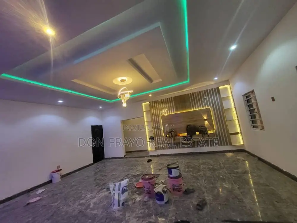 3bdrm Bungalow in Elebu Estate, Akala Express for sale