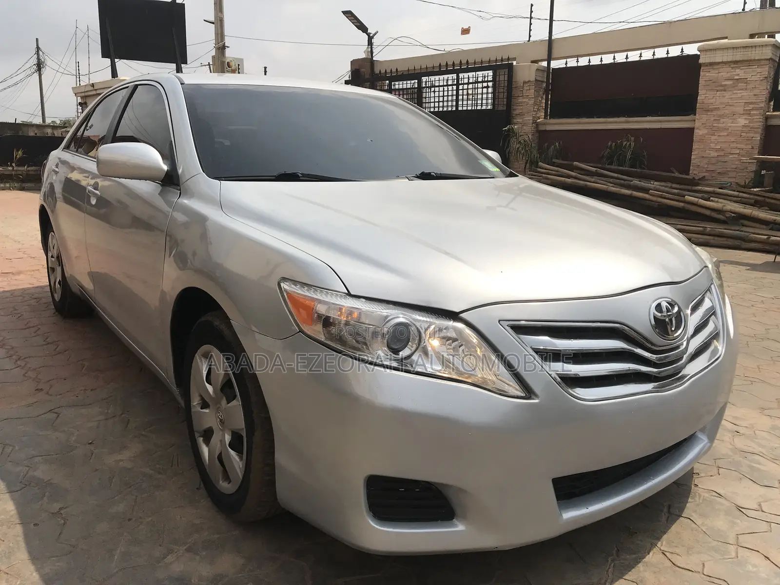 Toyota Camry LE 4dr Sedan (2.5L 4cyl 6A) 2011 Silver