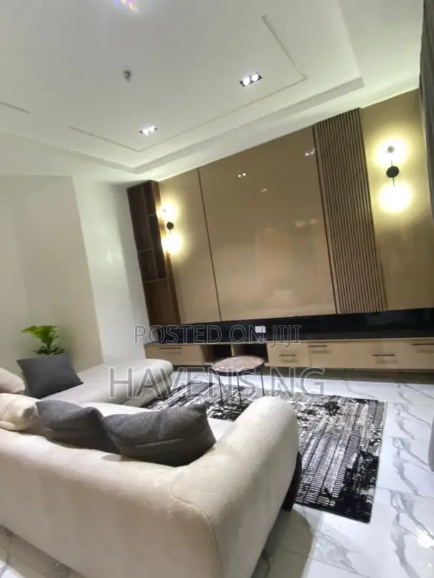 5bdrm Duplex in Woji for sale