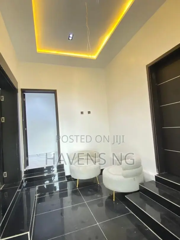 5bdrm Duplex in Woji for sale