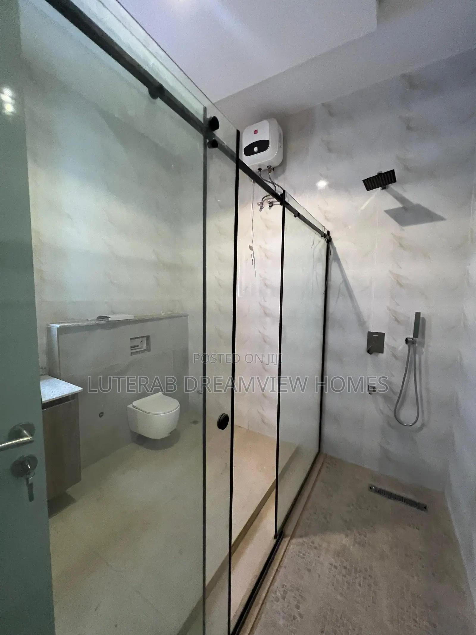 6bdrm Duplex in Utako for sale