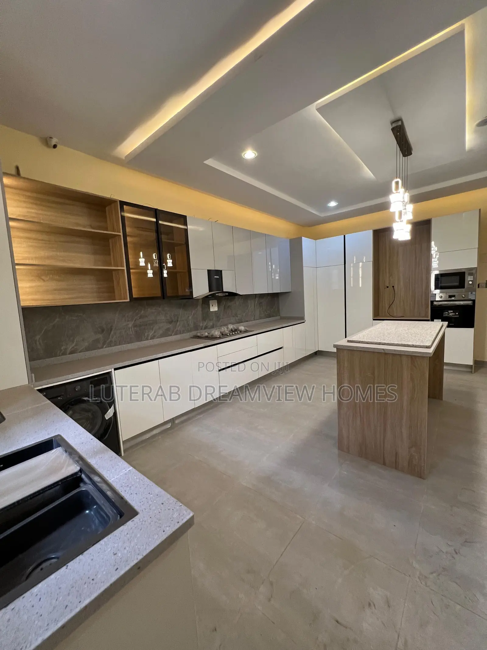 6bdrm Duplex in Utako for sale