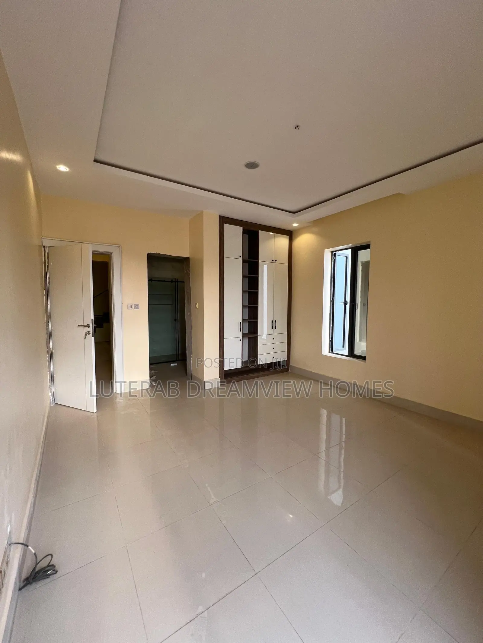 6bdrm Duplex in Utako for sale