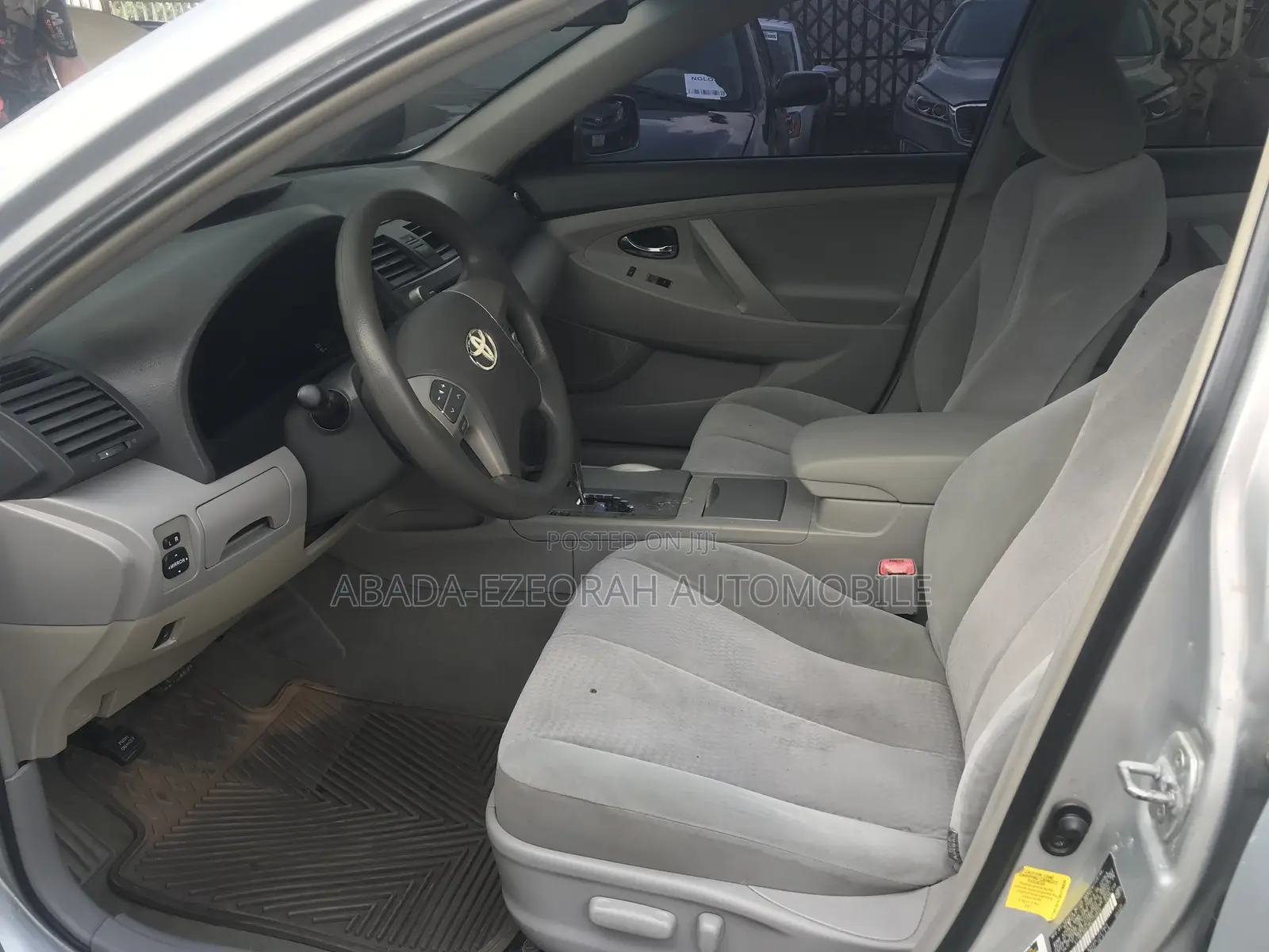 Toyota Camry LE 4dr Sedan (2.5L 4cyl 6A) 2011 Silver