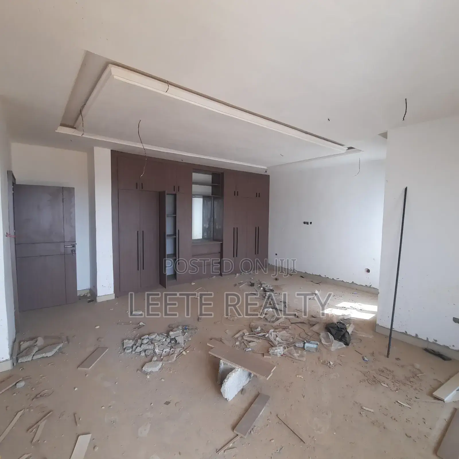 4bdrm Townhouse/Terrace in Gaduwa for sale