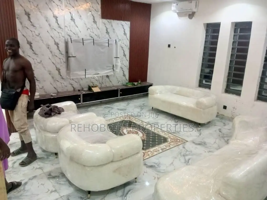 Furnished 3bdrm Duplex in Jericho for sale