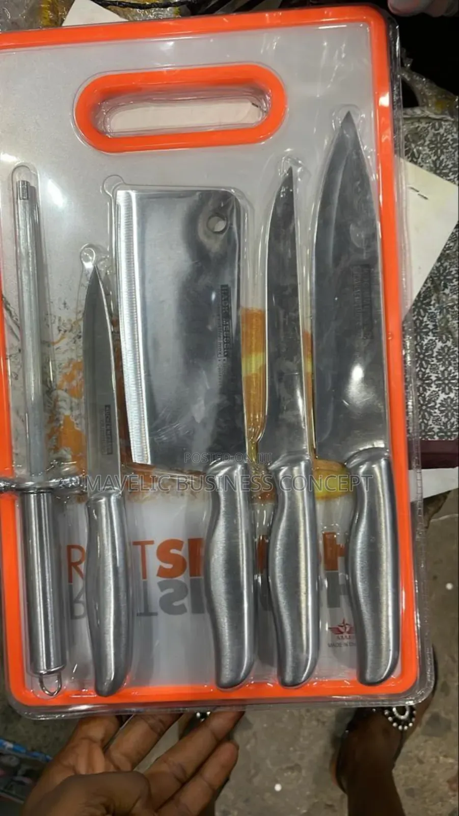 5 Set of Knives With Chopping Board