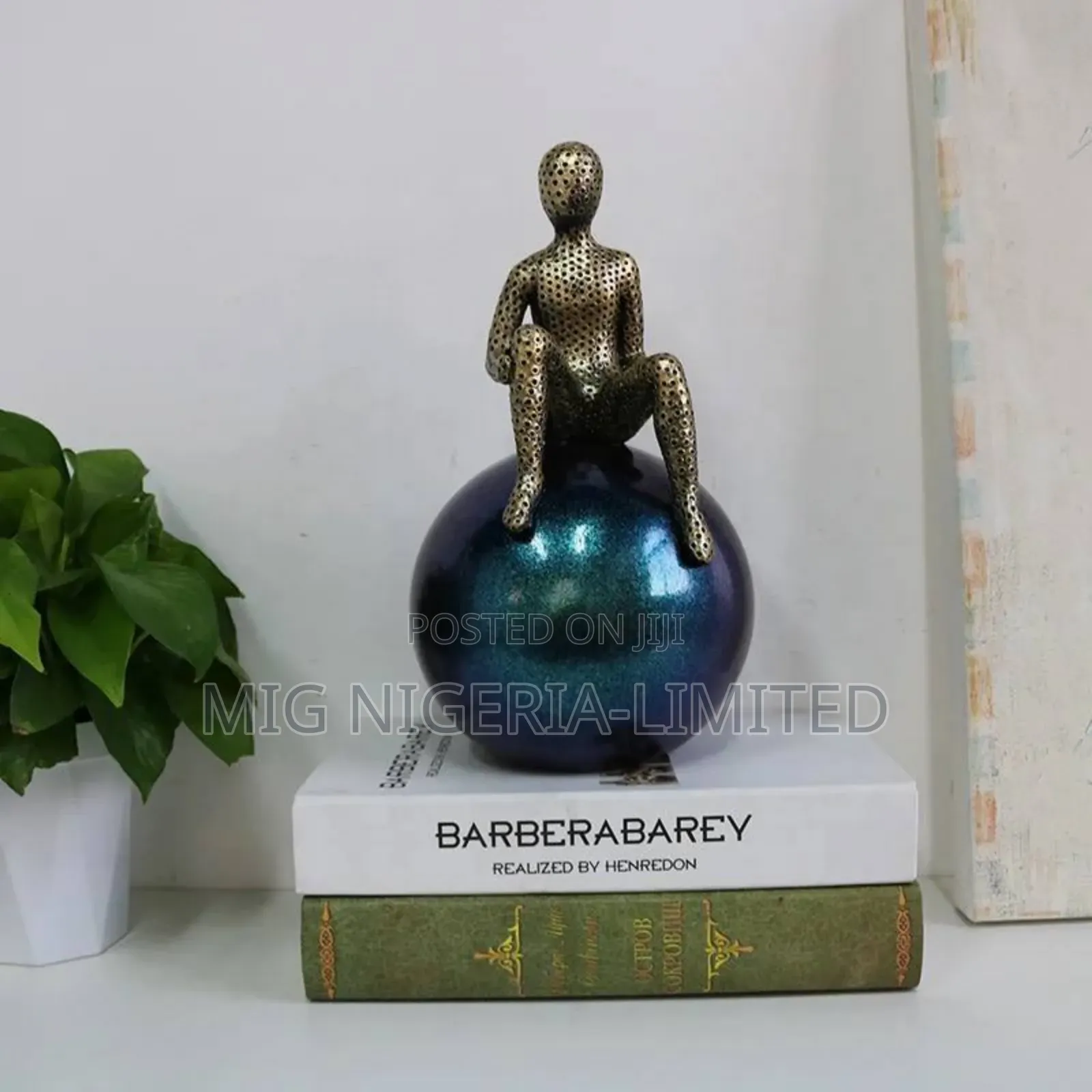 Figurine Shelves Status Table Top and Shelves Decor 1pc