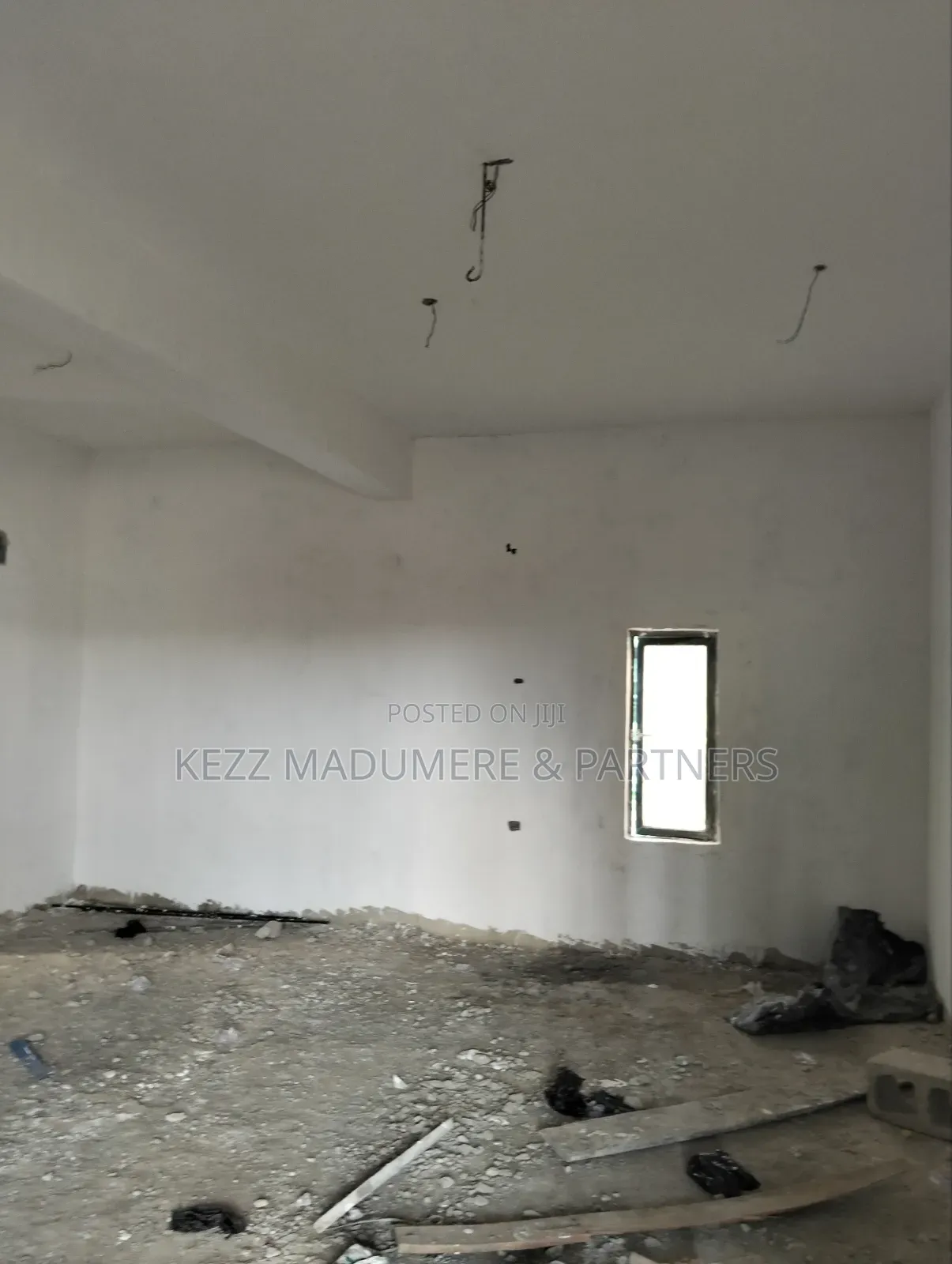 To Let : A Sizeable Single Shop on Sars Road, Port Harcourt