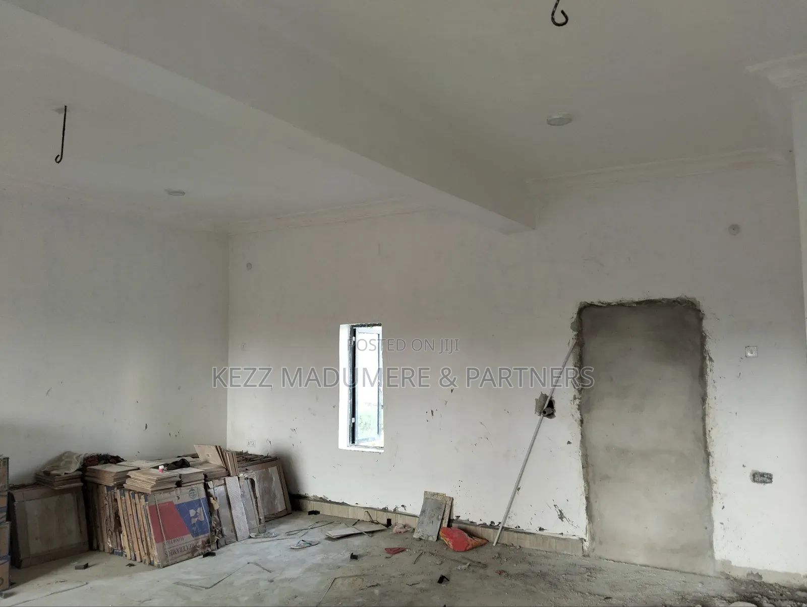 To Let : A Sizeable Single Shop on Sars Road, Port Harcourt