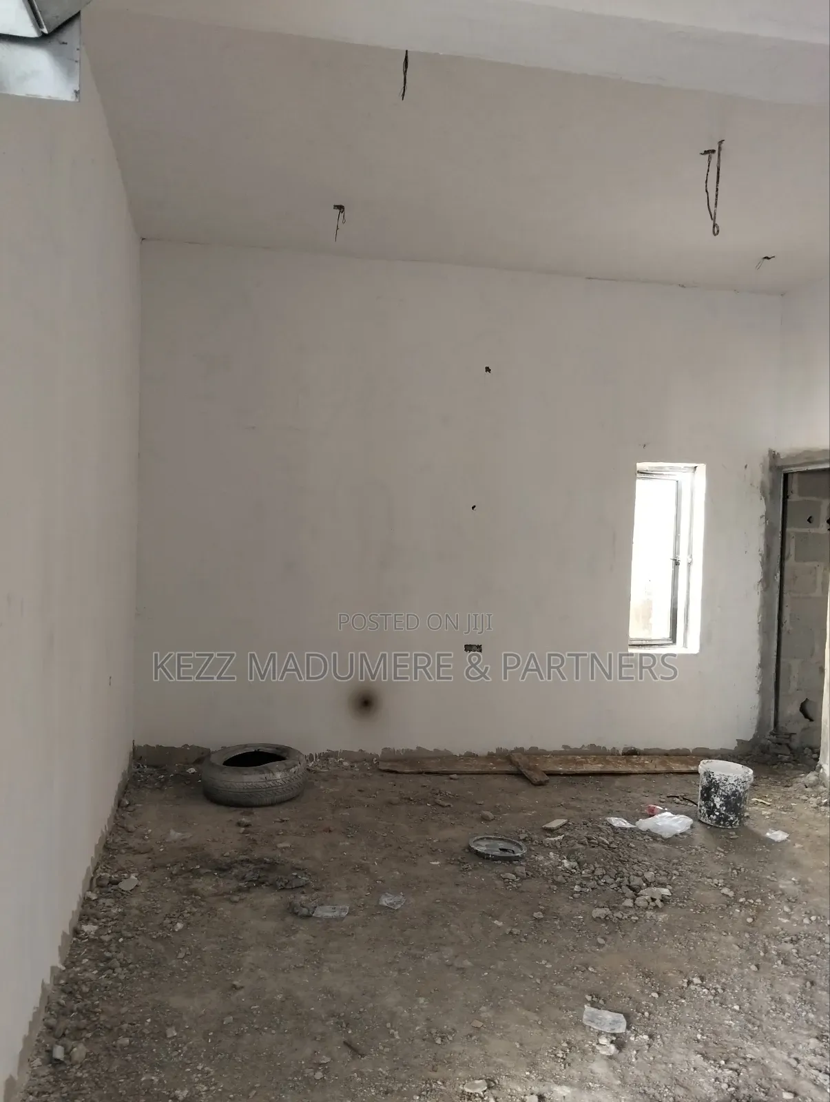 To Let : A Sizeable Single Shop on Sars Road, Port Harcourt