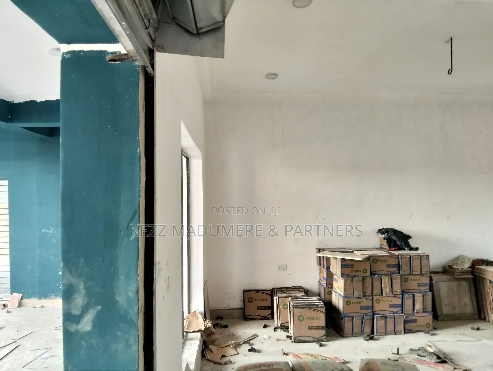 To Let : A Sizeable Single Shop on Sars Road, Port Harcourt