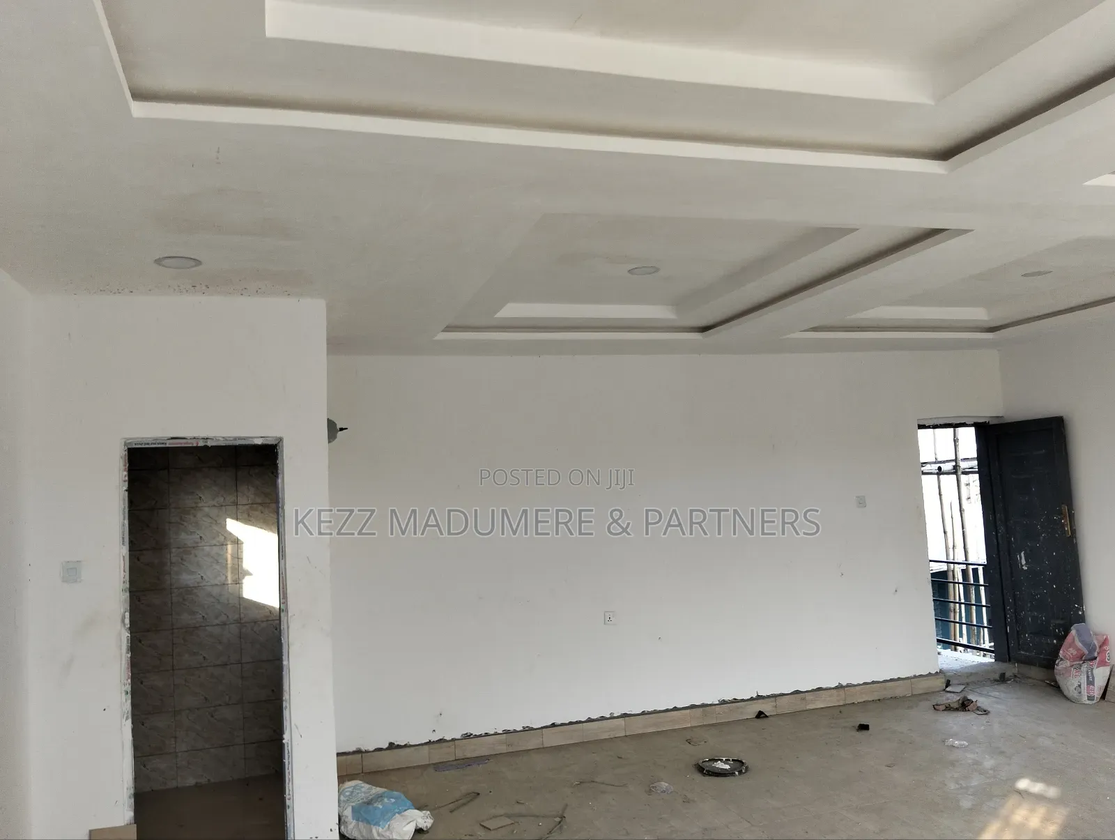 To Let : This Is a Massive Upstairs Hall