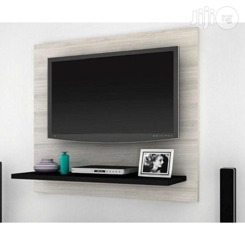 Pearl Medium Floating Tv Shelf