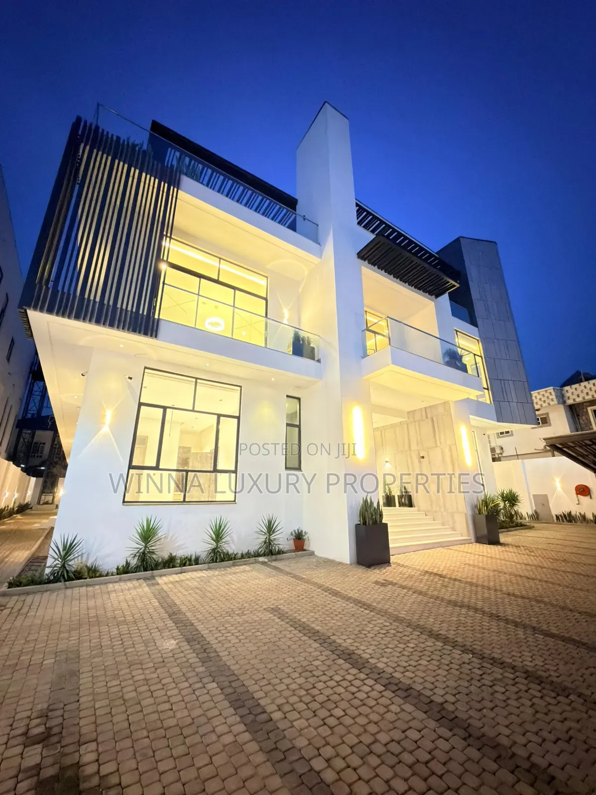 8bdrm Mansion in Asokoro Main for sale