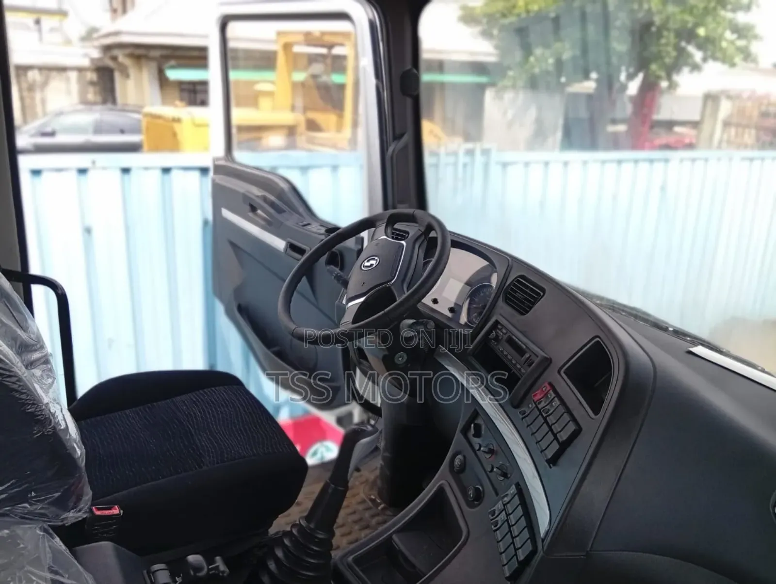 Shacman Tractor