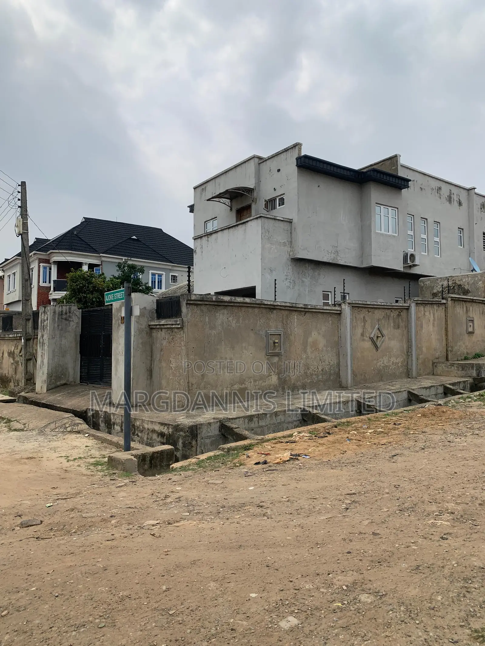 Furnished 5bdrm Duplex in Alogba, Ebute for sale