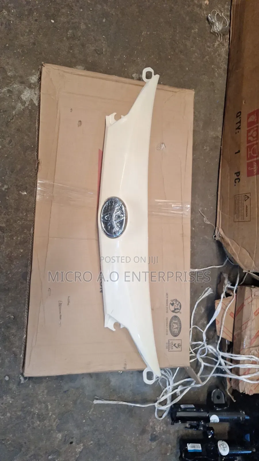 Booth Chrome/Plastic Rav4 2016