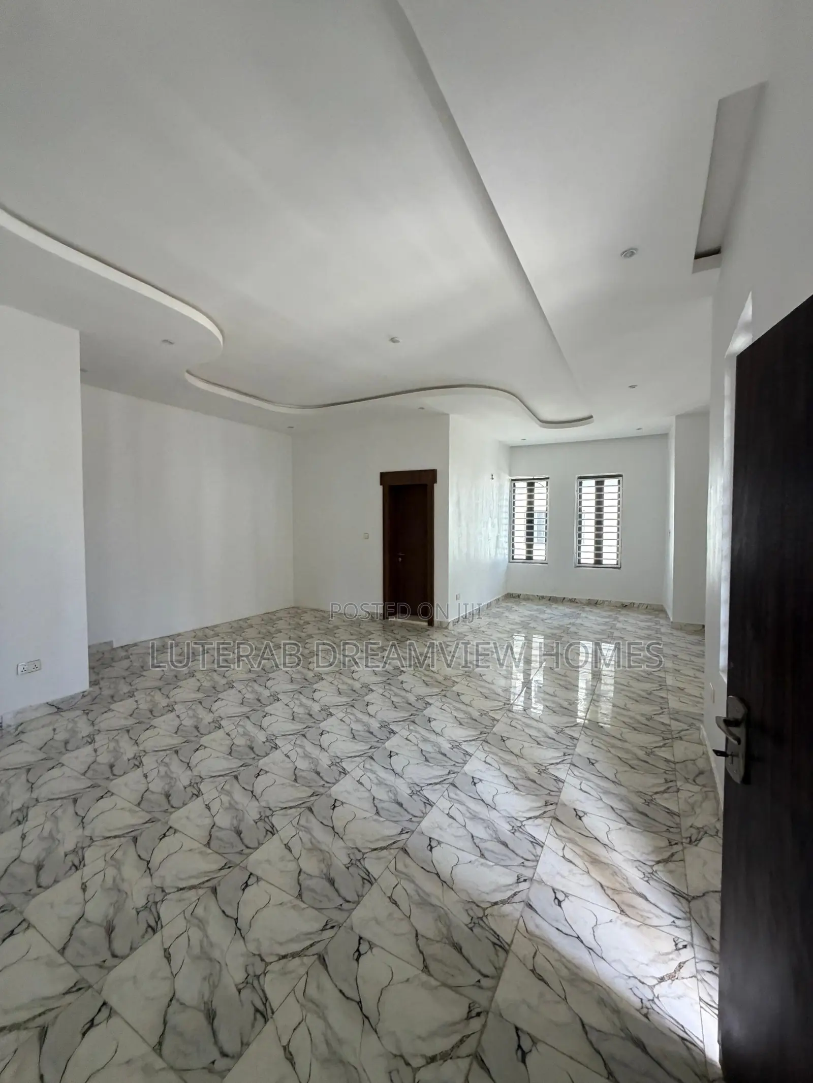 7bdrm Mansion in Gwarinpa for sale