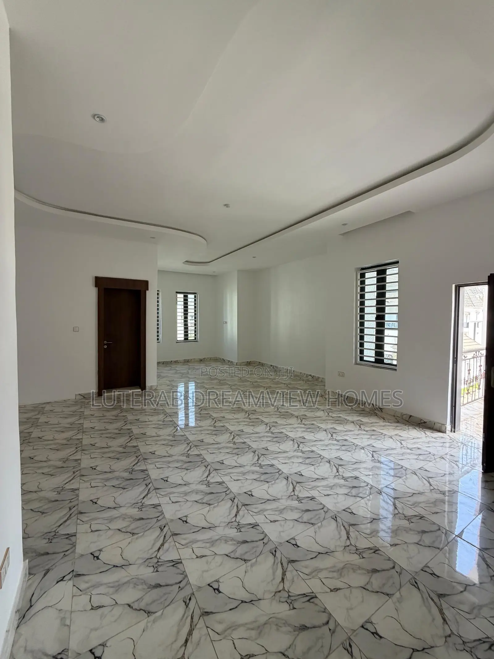 7bdrm Mansion in Gwarinpa for sale
