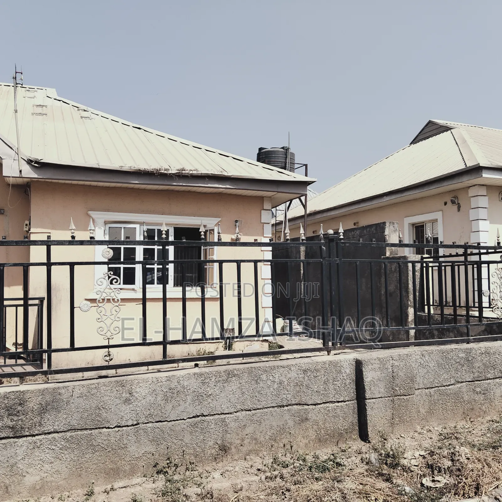4bdrm Bungalow in Palm Hight, Lugbe District for sale