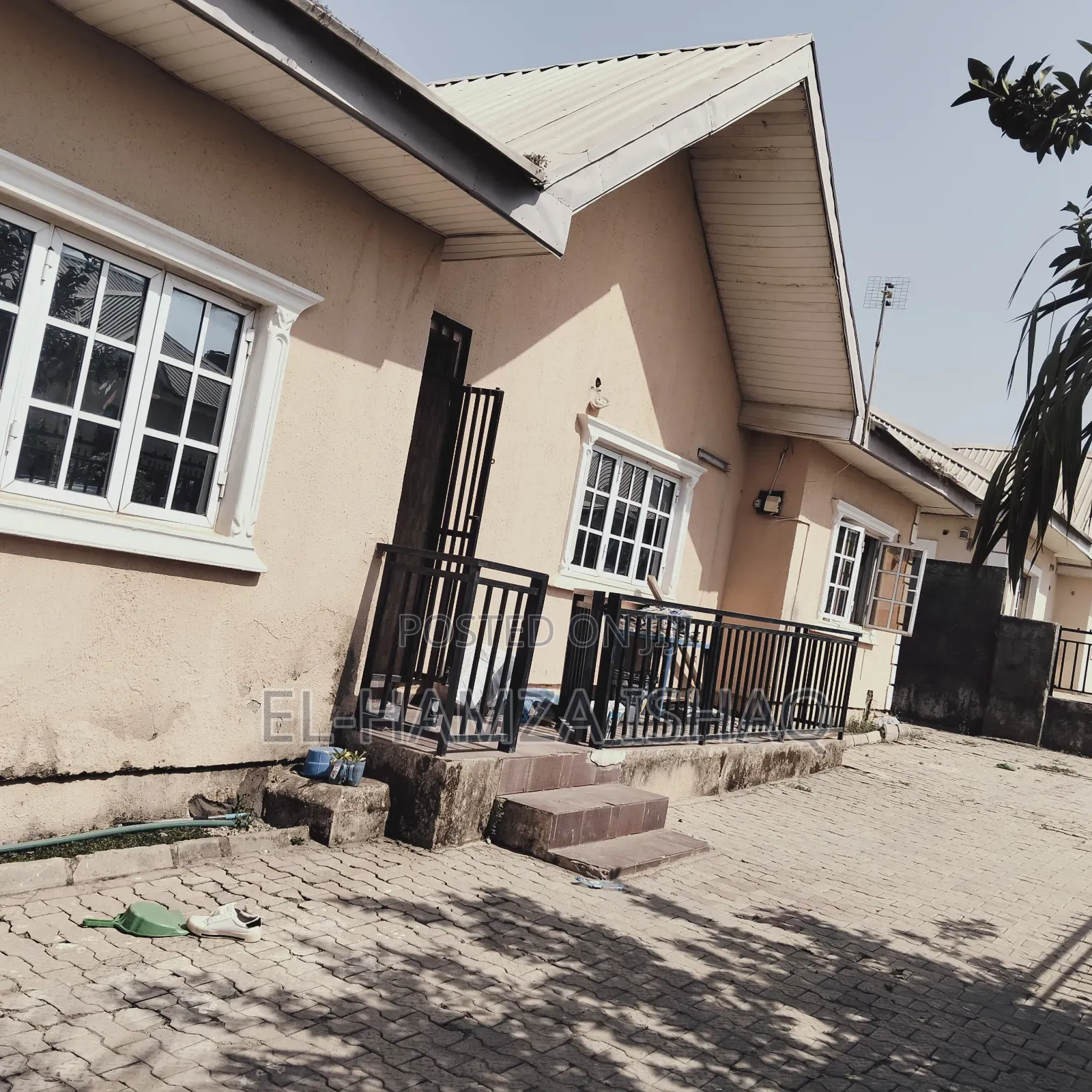 4bdrm Bungalow in Palm Hight, Lugbe District for sale
