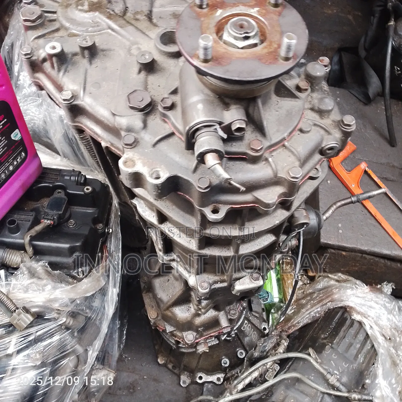 Engine and Gearbox for Toyota Hilux 2011.